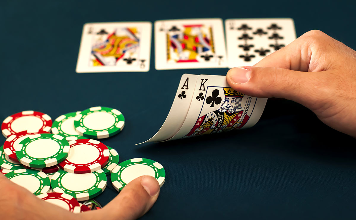 Mano de AS-K de tréboles en el Flop de Texas Hold'em